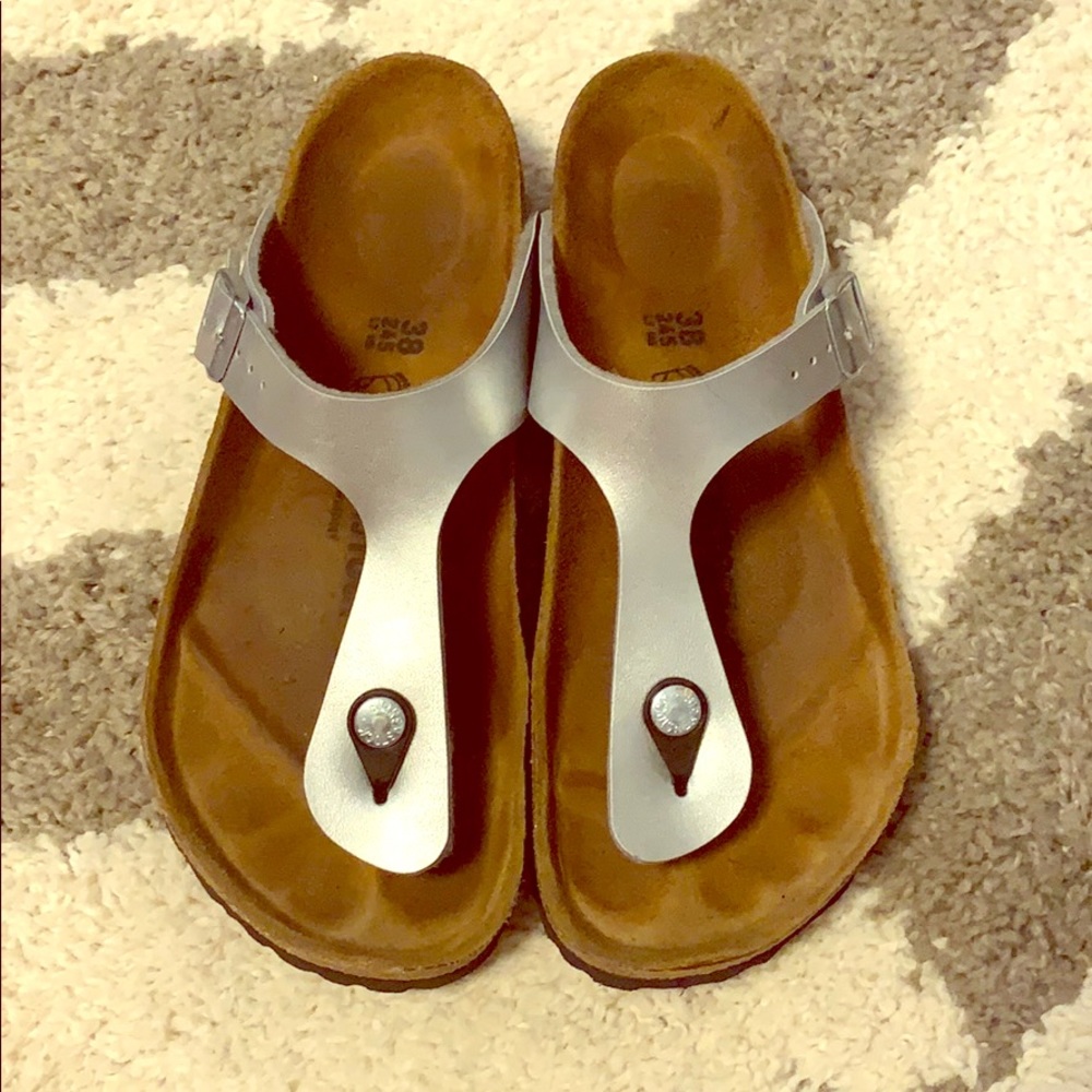 Metallic Silver Gizeh Birkenstocks